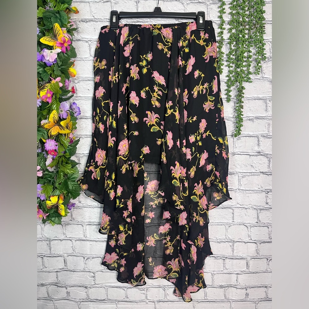 1💙2/$40💙Metaphor Floral Printed High Low Skirt Size Large